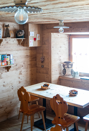 sala_bar_rifugio_quinto_alpini